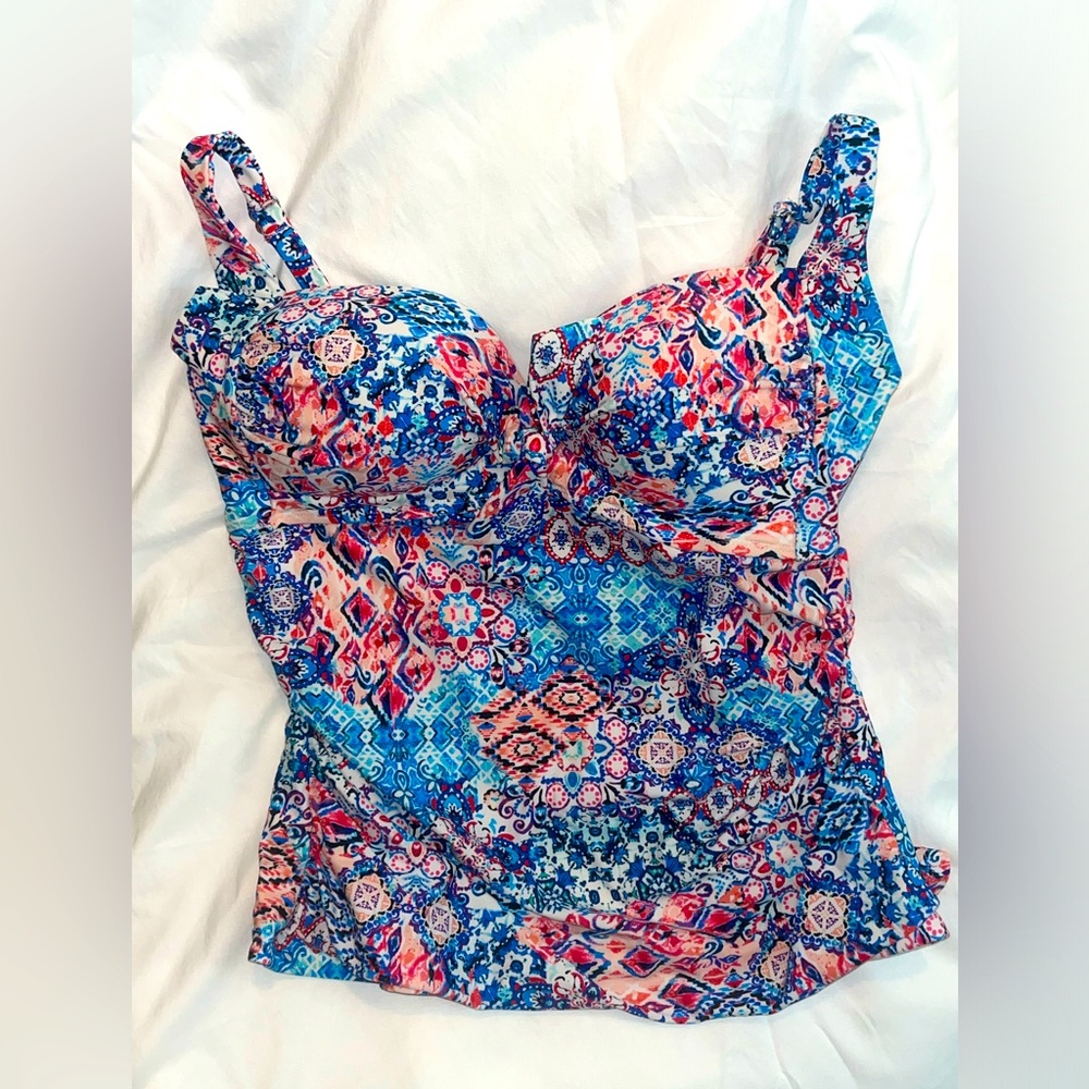 Tankini bathing suit top - built in bra cups and adjustable straps - size Med